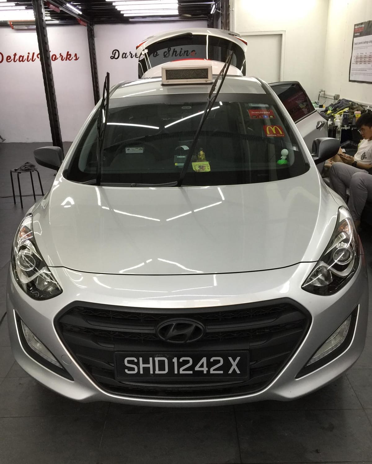 EVEN CABBIES ARE HERE TO GROOM THEIR RIDE.