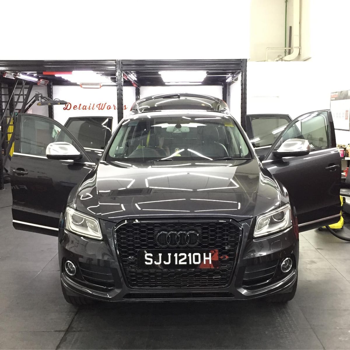 Audi Q5 drop by for Fireball Premium Active snowfoam wash...