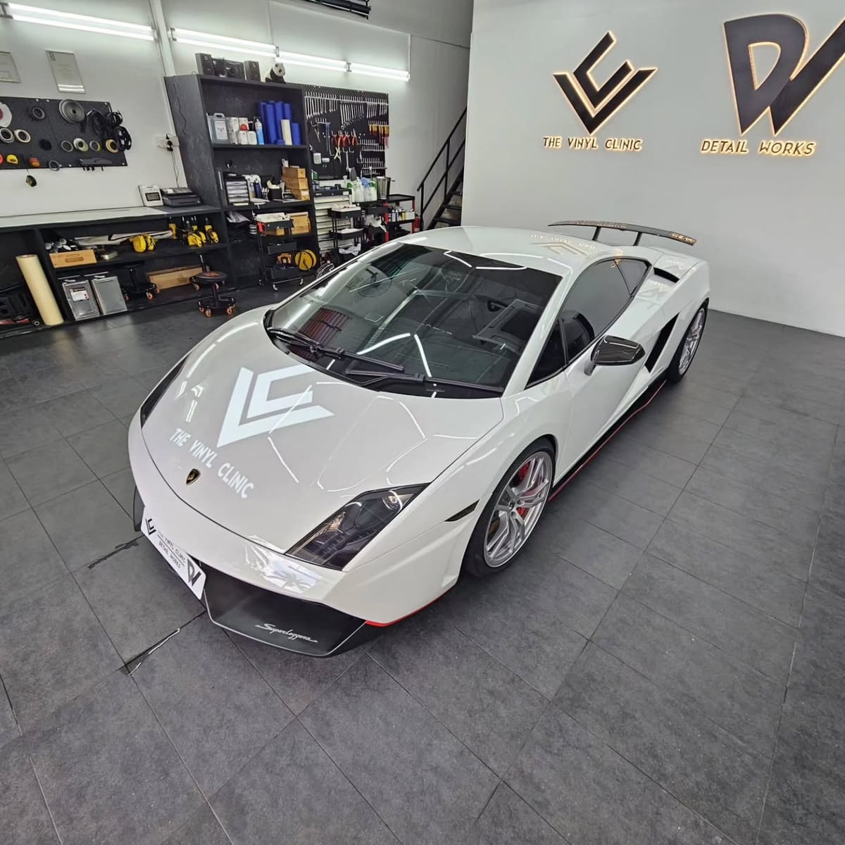 Lamborghini Superleggera with front half Avery Dennison S...