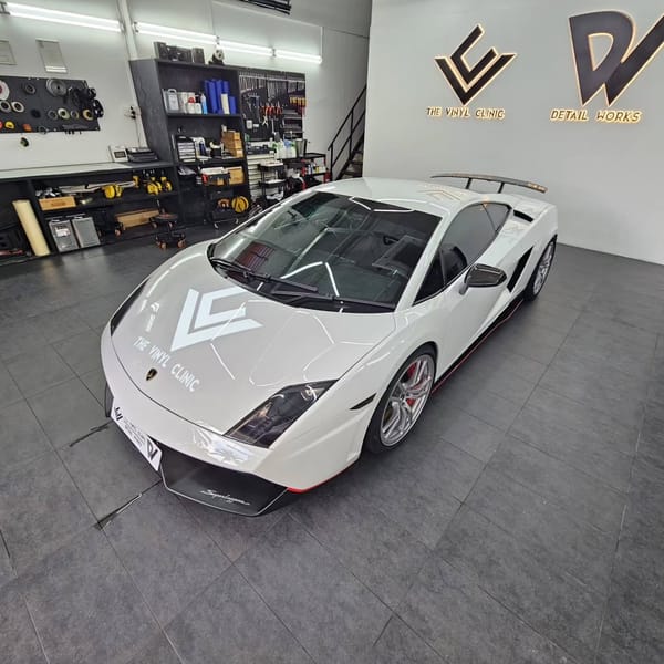 Lamborghini Superleggera with front half Avery Dennison S...